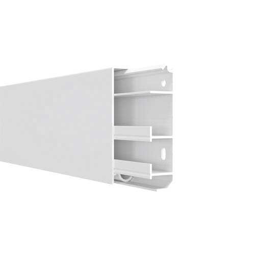 Cette plinthe électrique GGK 4D 20x80mm L.1,5m blanche 3 compartiments  organise et protège vos installations de fils et câbles électriques_x000D_