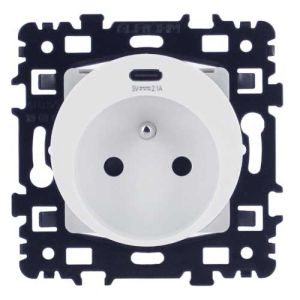 Prise électrique 2P+T + USB Type C blanche Eurohm Square - vue de face