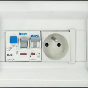 Ce petit tableau précâblé étanche IKEPE 8 modules comprend une prise 2P+T, 1 disjoncteur et 1 interrupteur différentiel 40A.