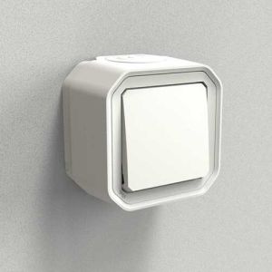 Bouton poussoir complet blanc Legrand Plexo pose saillie - photo ambiance