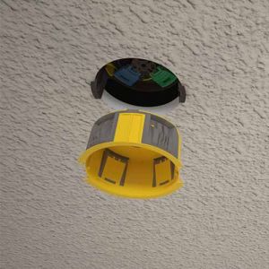 Installation au plafond de la boîte DCL Legrand innovante et sécurisée