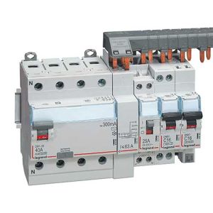 Montage de l'interrupteur différentiel tétrapolaire LEGRAND DX3 40A 30mA type AC auto 5 modules 400V