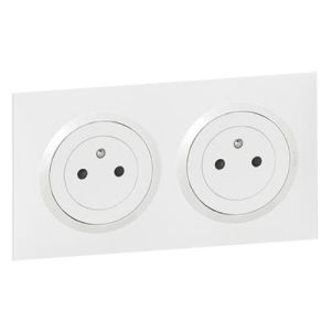 Double prise de courant précâblée 2P+T LEGRAND Dooxie surface complet blanc