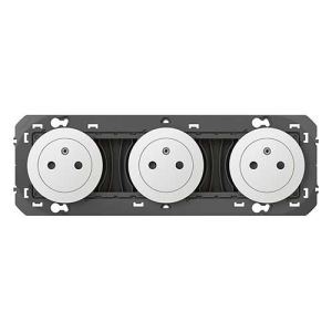 Triple prise de courant 2P+T 16A précâblée Legrand Dooxie