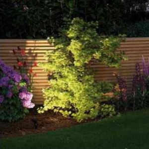Kit de 3 spots LED extérieurs sur piquet orientable Paulmann Plug & Shine - photo ambiance extérieure