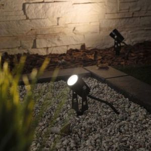 photo ambiance extérieure projecteur LED Paulmann Plug and Shine