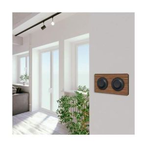 plaque 2 postes Schneider Odace Touch finition bois zebrano avec liseré anthracite - photo ambiance intérieur