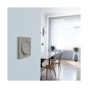 plaque 1 poste Schneider Odace Touch finition Kvadrat gris perle avec liseré aluminium - photo ambiance intérieur