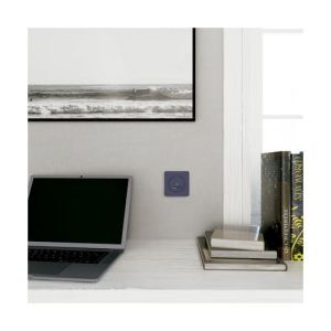 plaque 1 poste Schneider Odace Touch couleur bleu cobalt - photo ambiance intérieur