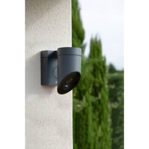 caméra extérieure Somfy noire pour protéger votre logement