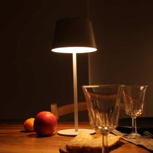Lampe de table Watt & Home Sofa éclaire vos dîners en extérieur