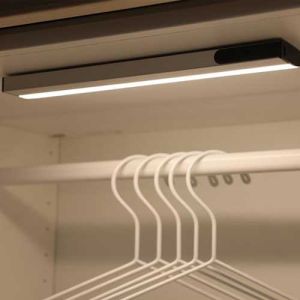 Réglette LED GAO magnétique - photo ambiance dans armoire