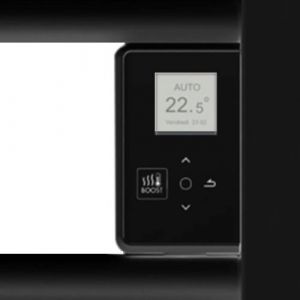 Pour programmer des plannings de chauffe personnalisés, une interface avec écran et touches digitales est situé à hauteur d'oeil de ce sèche-serviettes Riva 4