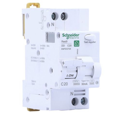 SCHNEIDER resi9 XP disjoncteur différentiel 20A 30mA type c FSI 2 modules 230V, vue de trois quarts avant avec manette et bornes de raccordement visibles.