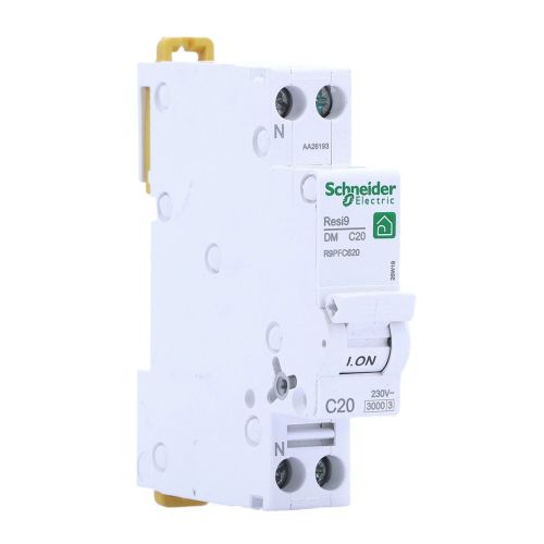 SCHNEIDER resi9 XP disjoncteur 20A ph n courbe c 3kA 230V, vue de trois quarts avant avec manette et bornes de raccordement visibles.