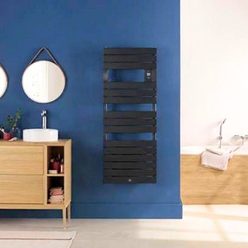 image salle de bain avec sèche serviettes électrique thermor riviera 2 2000W noir carbone