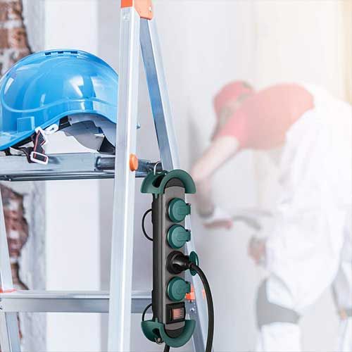 Multiprise étanche 4 prises 2P+T avec interrupteur 16A - photo ambiance chantier