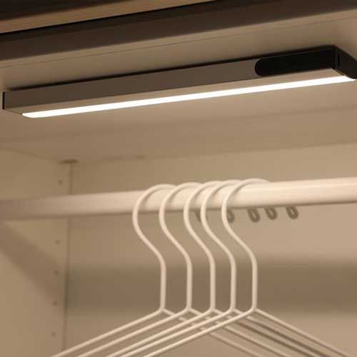 Réglette LED GAO magnétique - photo ambiance dans armoire