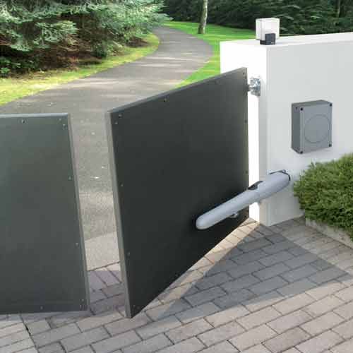 photo ambiance extérieur du kit de motorisation pour portail Nice