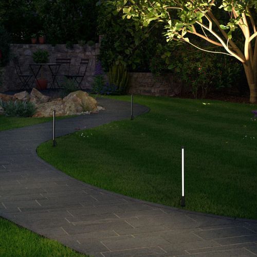 photo ambiance extérieure avec borne lumineuse LED Paulmann Plug and Shine