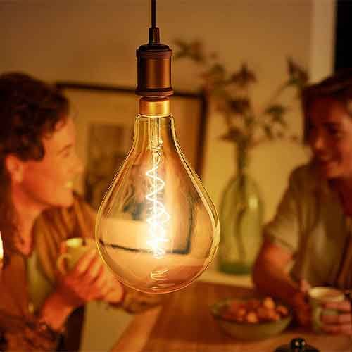 L'ampoule Philips Vintage Giant est dimmable. Adaptez l'intensité lumineuse en fonction de l'ambiance que vous souhaitez apporter à votre pièce
