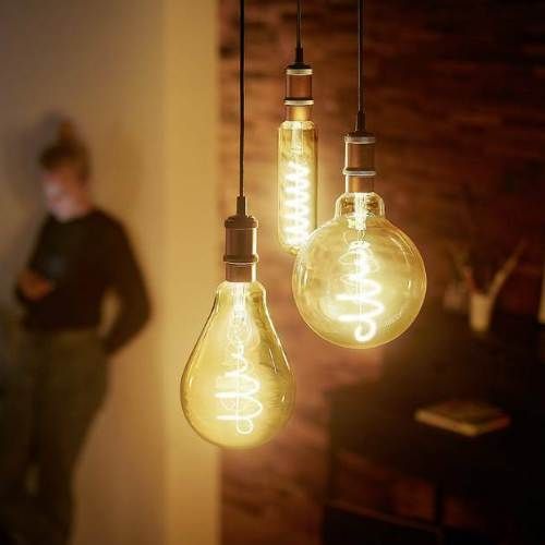PHILIPS Vintage Ampoule LED filament dimmable E27 230V 7W(=40W) 470lm 1800K LEDbulb Giant tube - photo d'une suspension avec plusieurs ampoules LED filament vintage de différentes tailles.