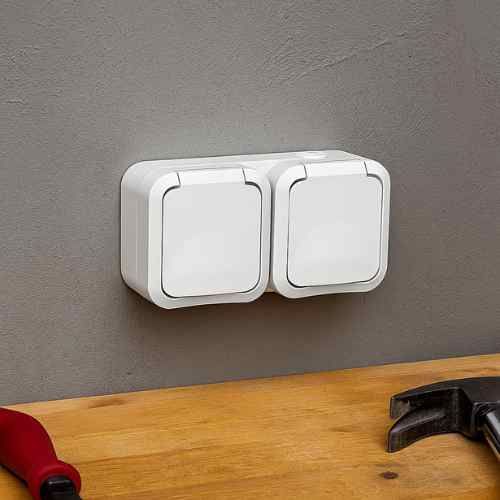 Double prise de courant étanche Quarx Aquapro coloris blanc idéal pour un atelier ou garage