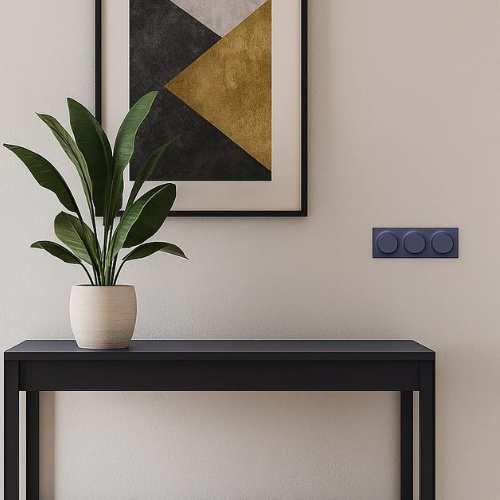 plaque 3 postes schneider odace styl bleu cobalt - photo ambiance intérieur