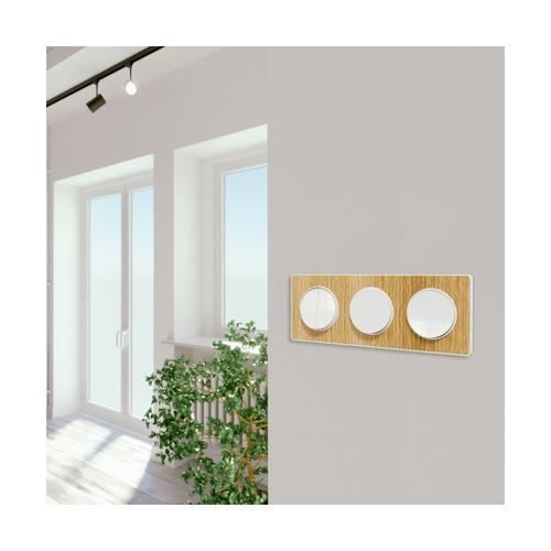 plaque 3 postes Schneider Odace Touch bois naturel avec liseré blanc - photo ambiance intérieur