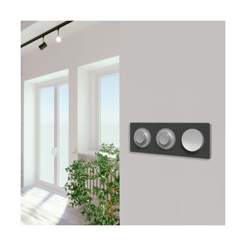 plaque 3 postes Schneider Odace Touch finition Kvadrat noir avec liseré aluminium - photo ambiance intérieur