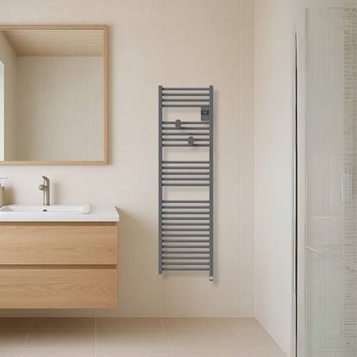 Sèche serviettes connecté étroit Thermor Riva 5 500W gris menhir dans une salle de bain