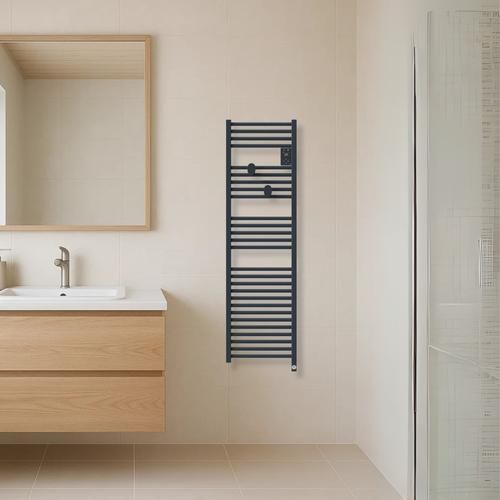 Sèche serviettes connecté étroit Thermor Riva 5 500W gris ardoise dans une salle de bain