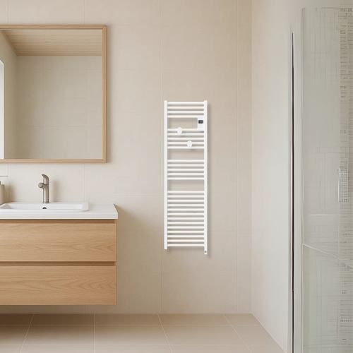 Sèche serviettes connecté étroit Thermor Riva 5 500W blanc brillant dans une salle de bain