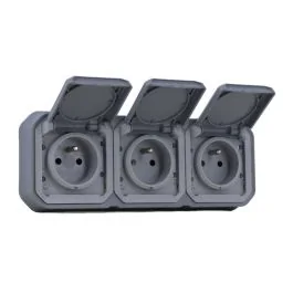LEGRAND Plexo Triple prise de courant 2P+T encastré complet étanche gris IP55
