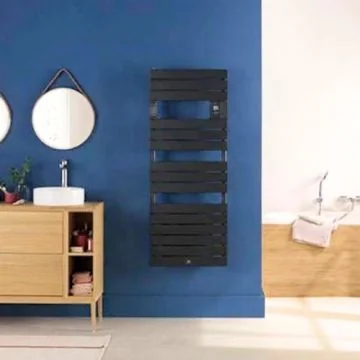 image salle de bain avec sèche serviettes électrique thermor riviera 2 2000W noir carbone